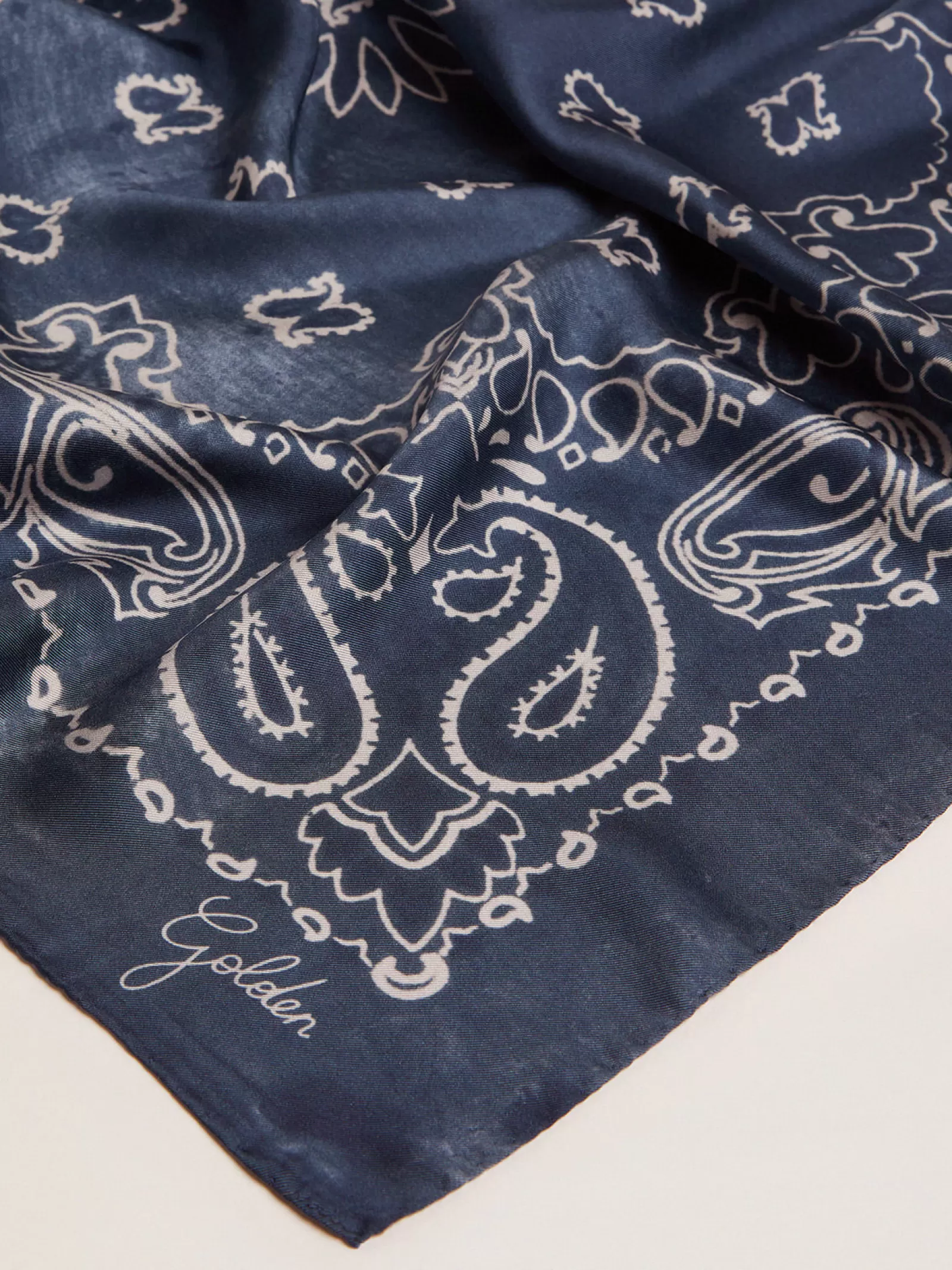 Foulard collection Golden bleu denim à motif cachemire | Golden Goose Store