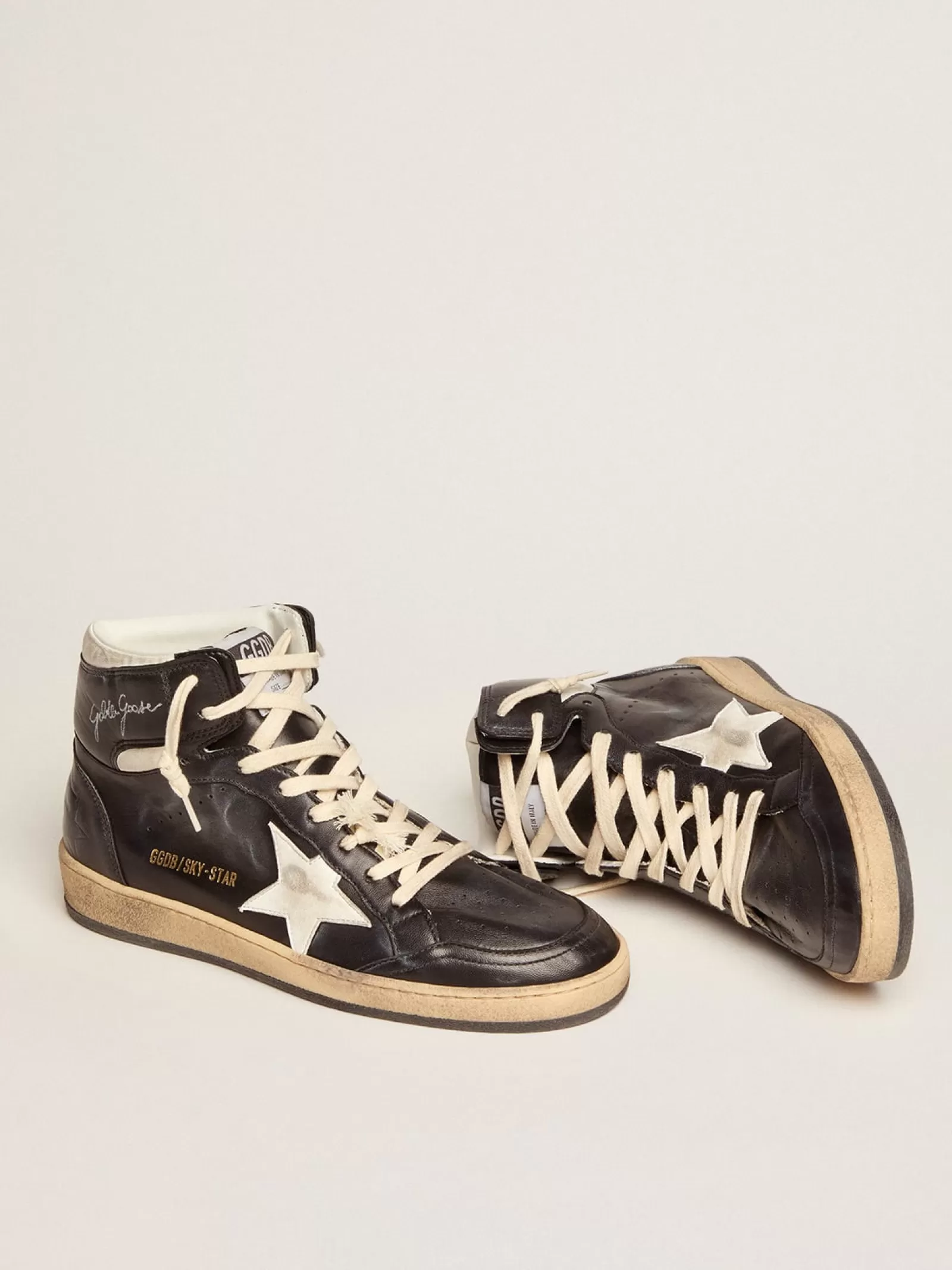 Sky-Star femme en nappa noir avec étoile blanche | Golden Goose Best