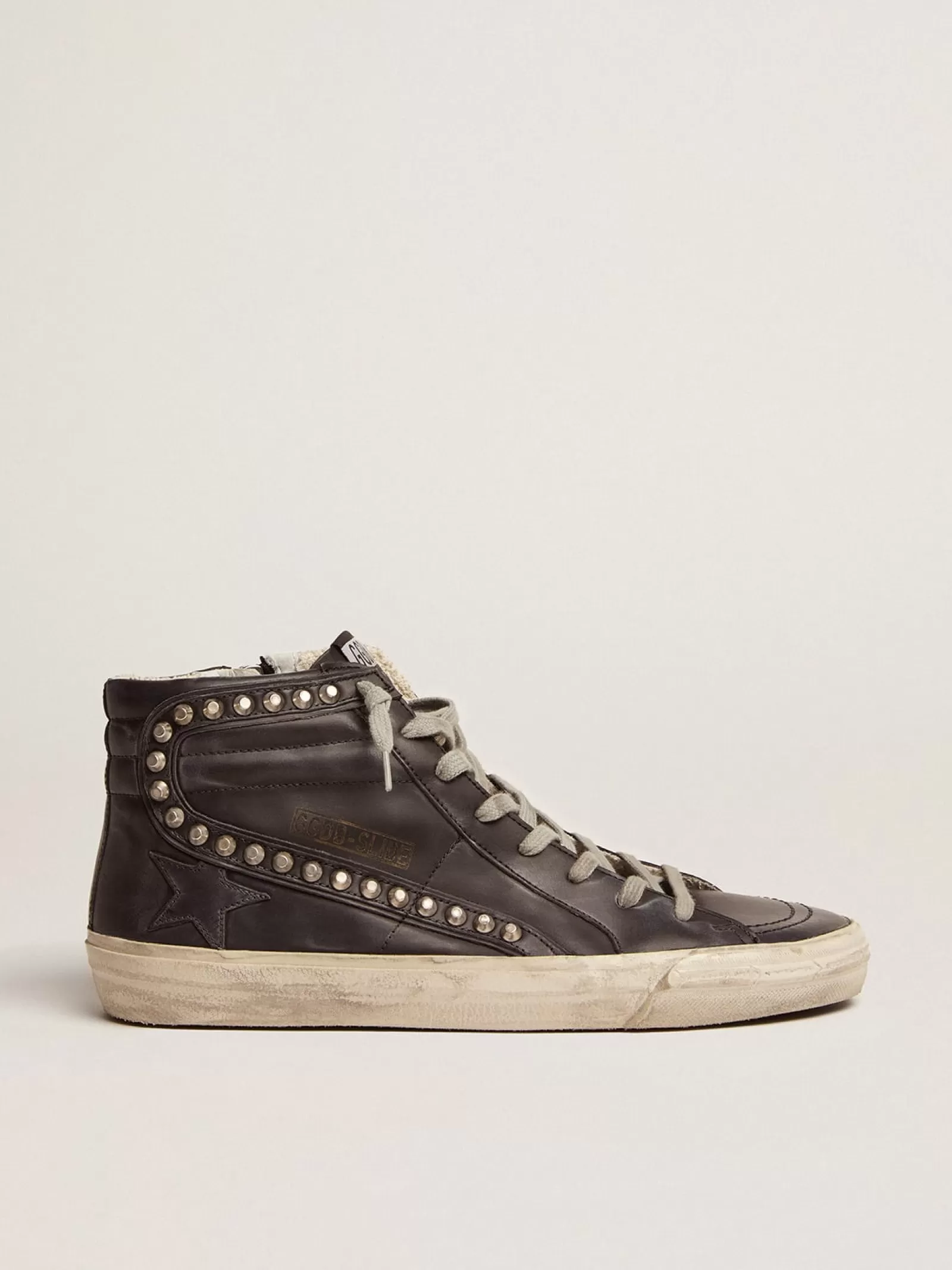 Slide homme couleur noire avec clous appliqués | Golden Goose Online