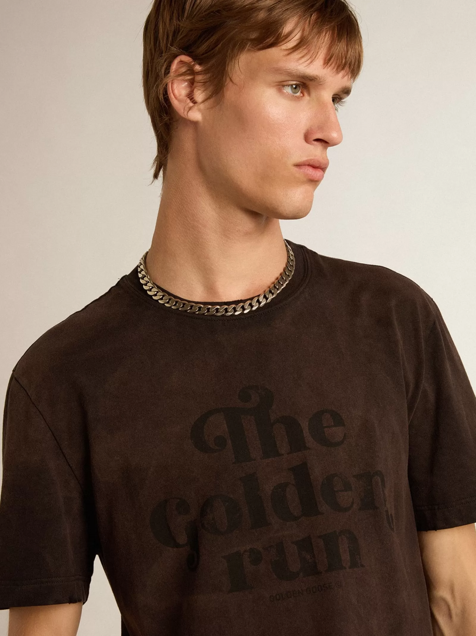 T-shirt en coton anthracite avec inscription sur le devant | Golden Goose Store