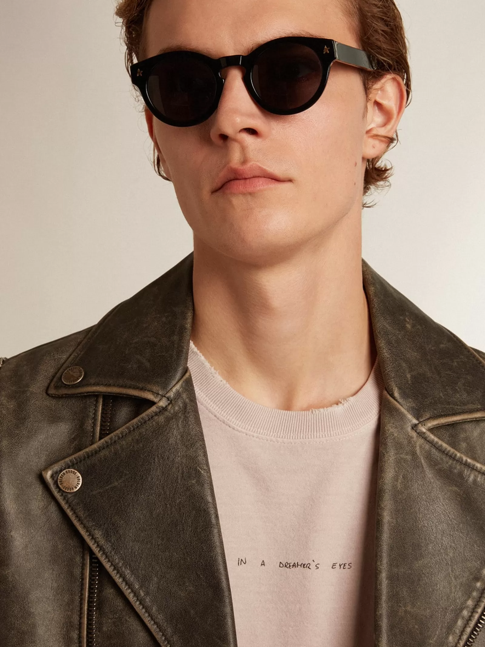 T-shirt rose pâle pour homme avec inscription au centre | Golden Goose Online