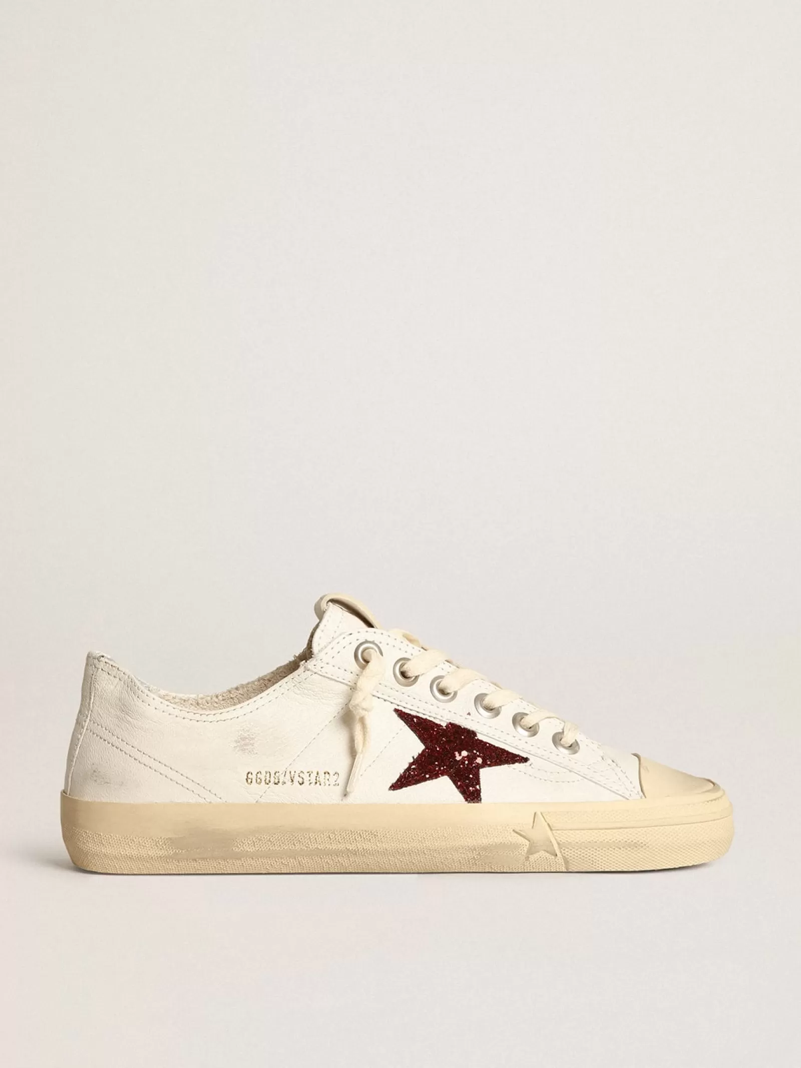 V-Star femme en nappa blanc avec étoile à paillettes rouges | Golden Goose Hot